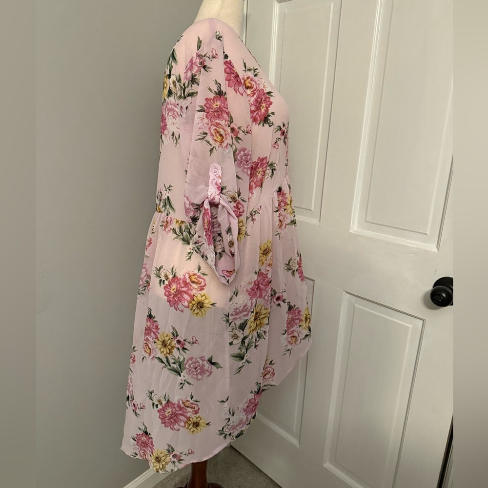 Torrid Light Pink Floral Button-Up High-Low Tunic Blouse - Picture 5 of 8